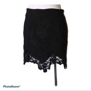 Kendall and Kylie women’s medium‎ black embroidered mini skirt
